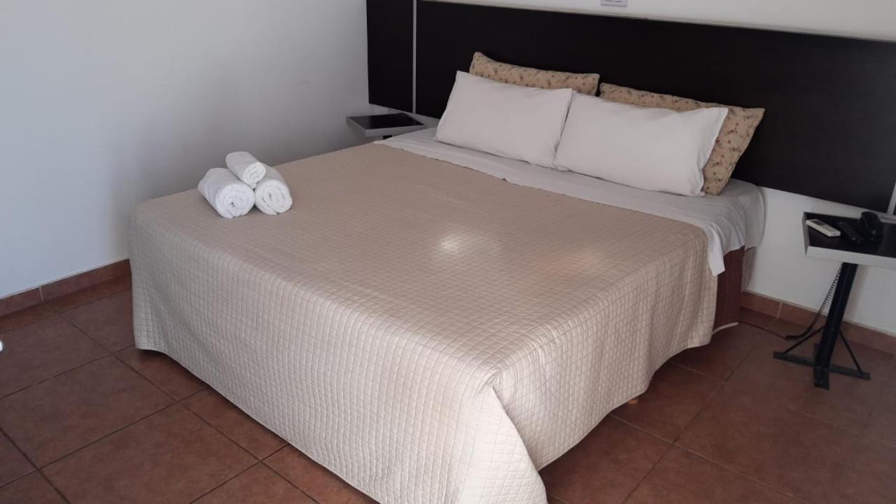 Hotel Ischigualasto Сан Хуан Екстериор снимка